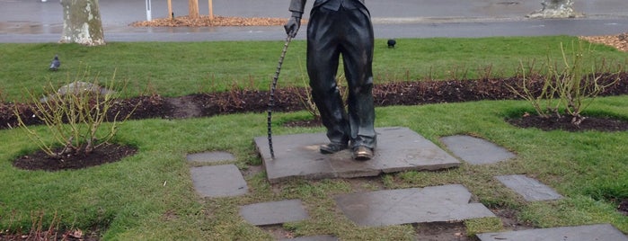 Chaplin Statue is one of สถานที่ที่ Teresa ถูกใจ.