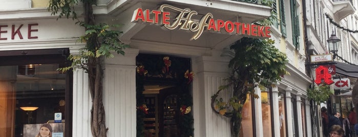 Alte Hof-Apotheke is one of Tempat yang Disukai Nurdan.