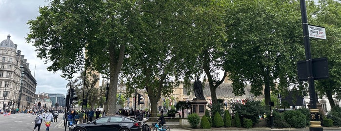 Parliament Square is one of Londyn.