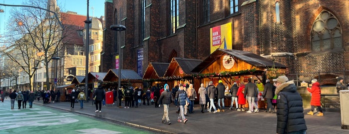 Weihnachtsmarkt Petrikirche is one of Weihnachtsmärkte.