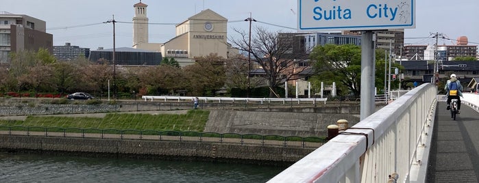 榎木橋 is one of うまれ浪花の 八百八橋.