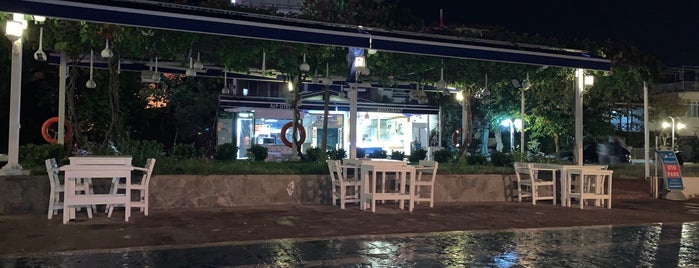 Alp Balık Restaurant is one of Esra 님이 저장한 장소.