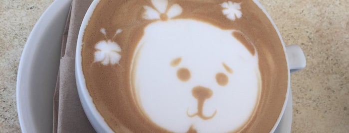 Tradiciones Latte Art Café is one of Locais curtidos por Molly.