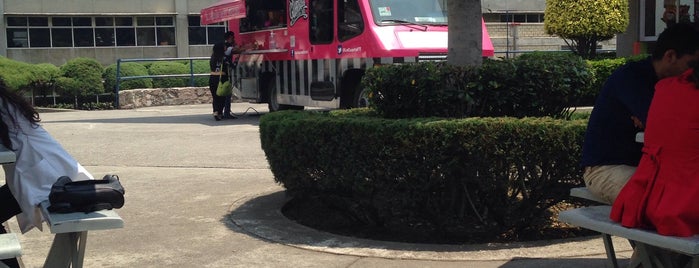La Cuarta Food Truck is one of สถานที่ที่ Jackie ถูกใจ.