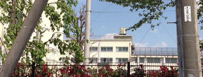 中野区立 第二中学校 is one of 中野区 投票所.
