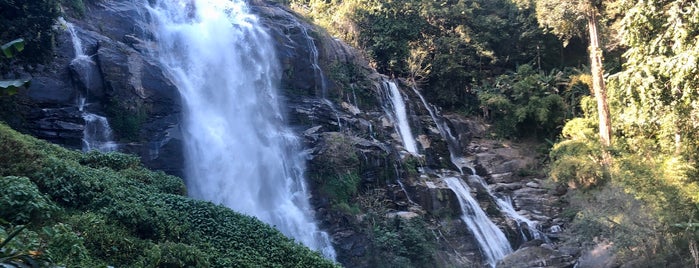 Wachirathan Waterfall is one of Lieux qui ont plu à Stephanie.