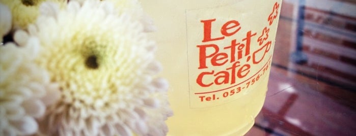Le Petit Café is one of Fang’s Liked Places.