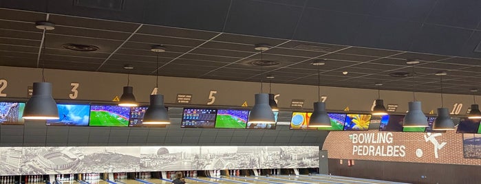 Bowling Pedralbes is one of Barcelona mola.