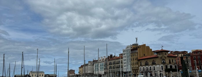 Paseo del Puerto is one of Las vistas de Gijón.