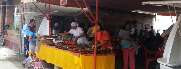 Quesadillas El Comal is one of สถานที่ที่ Ricardo ถูกใจ.