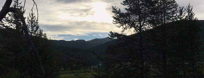 Camp Hale Memorial Campground is one of Lieux qui ont plu à Sheena.