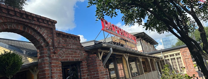 Pappadeaux Seafood Kitchen is one of Lugares favoritos de Christopher.