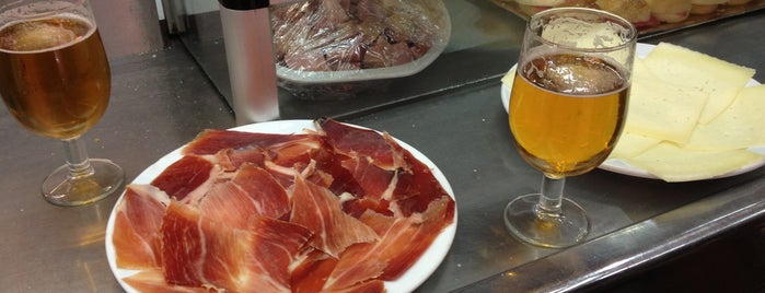 Museo del Jamón is one of Restos 4.