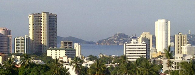 Acapulco is one of สถานที่ที่ Fernando ถูกใจ.