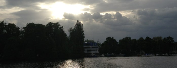 Hohenzollernkanal is one of Tempat yang Disukai Lennart.