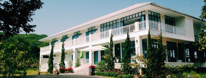 Santosha Health & Lifestyle Resort is one of Lugares favoritos de Oo.