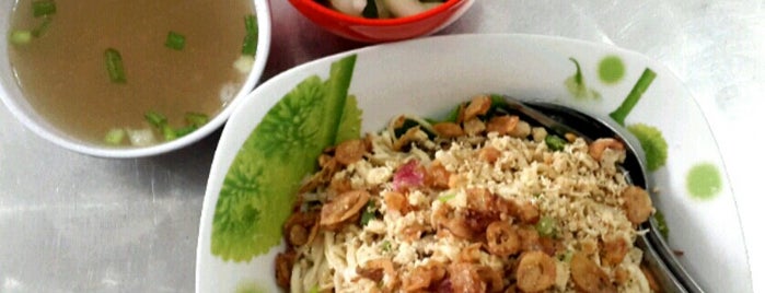 Mie Kedondong is one of Surabaya's Best Culinary Spots.