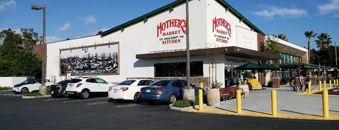 Mother's Market & Kitchen is one of สถานที่ที่ C ถูกใจ.