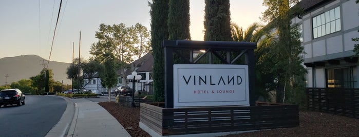 Vinland Hotel And Lounge is one of Posti che sono piaciuti a Jared.