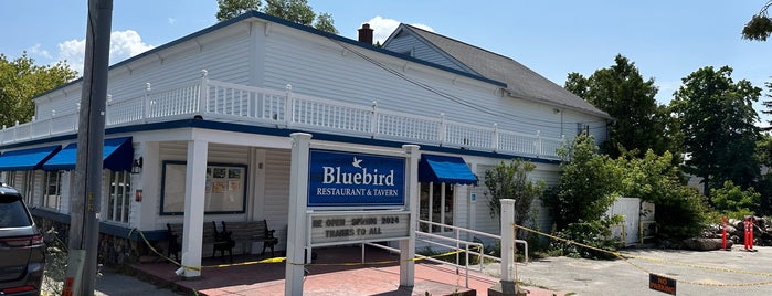 The Bluebird Restaurant & Tavern is one of Traverse City.