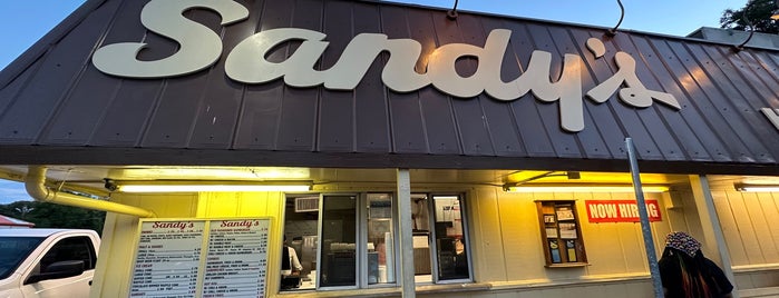 Sandy's Hamburgers is one of Orte, die Lyndsy gefallen.