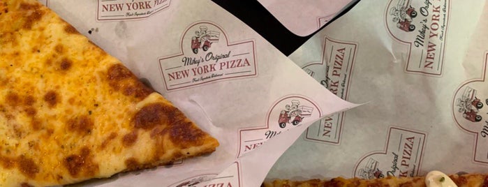 Mikey’s Original New York Pizza is one of สถานที่ที่ Adrian ถูกใจ.