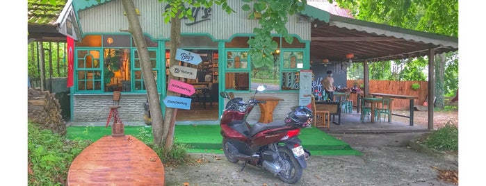 The Bey’s Atölye & Cafe is one of Orte, die Elif gefallen.