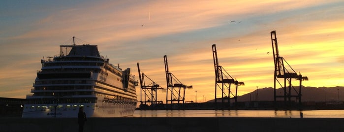 Estación Marítima de Levante - Terminal de cruceros is one of V͜͡l͜͡a͜͡d͜͡y͜͡S͜͡l͜͡a͜͡v͜͡a͜͡'ın Beğendiği Mekanlar.