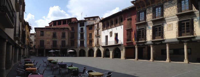 Plaza Mayor de Graus is one of สถานที่ที่ Xavier ถูกใจ.