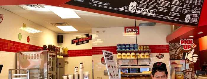 Jimmy John's is one of Lugares favoritos de Andy.