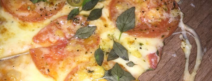 Pizza Bistrô is one of Posti che sono piaciuti a Larissa.