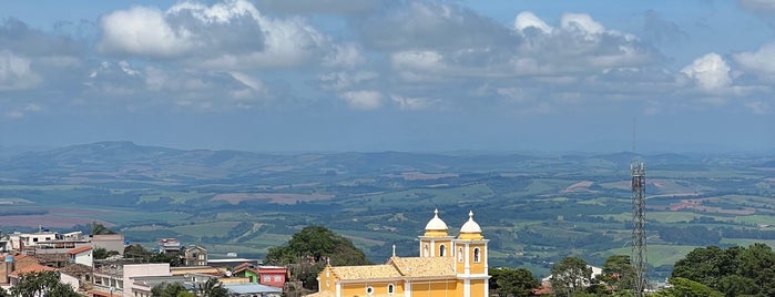 Pirâmide/Cruzeiro (Mirante) is one of São Thomé das Letras.