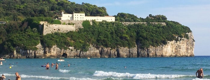 Spiaggia di Serapo is one of Neapol.