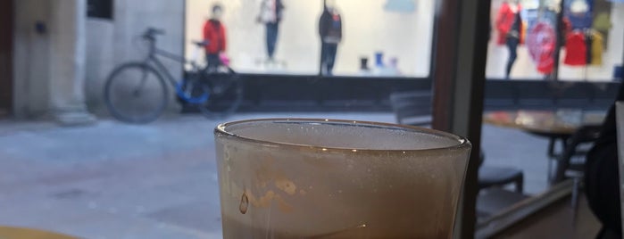Costa Coffee is one of Fabio : понравившиеся места.