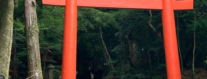 Usa Jingu Shrine is one of Tempat yang Disukai ヤン.