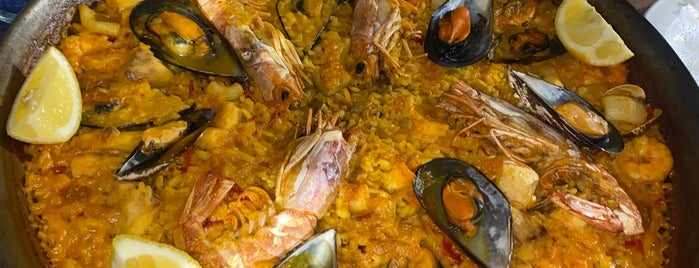 Los Tres Pepes is one of Estepona en estaciones.