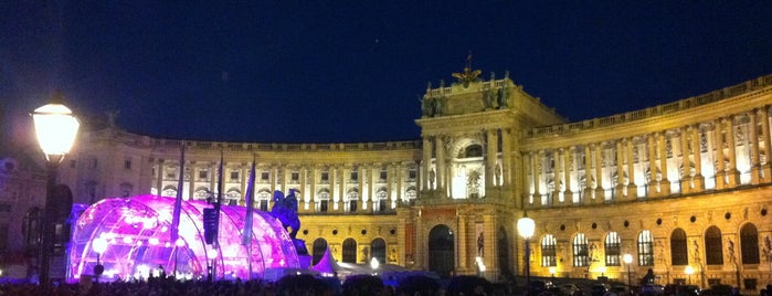 Heldenplatz is one of Carlさんのお気に入りスポット.