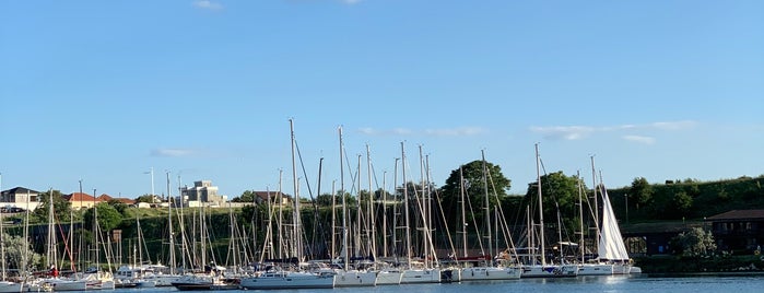 Life Harbour Marina is one of La mare….