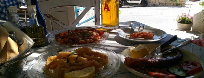Vergina Beach Bar & Restaurant is one of Tempat yang Disukai Arda.