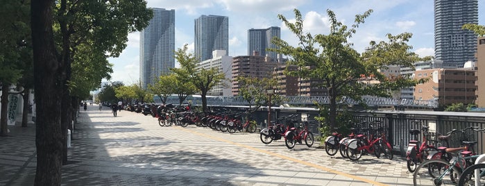 B4-03 Sakura no sanpomichi (In front of Harumi Triton Square) - Tokyo Chuo City Bike Share is one of 中央区コミュニティサイクル - Tokyo Chuo City Bike Share.