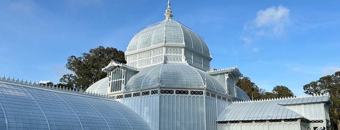 Conservatory of Flowers is one of World Traveling via Instagram.