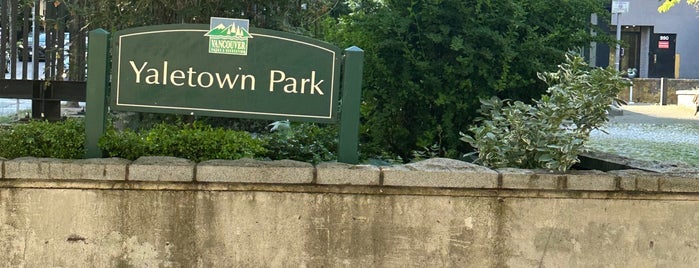 Yaletown Park is one of สถานที่ที่ cnelson ถูกใจ.
