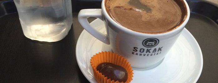 Sokak Kahvecisi is one of İzmir Coffee Shop.