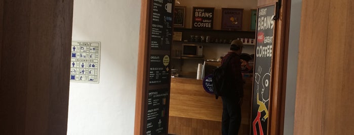 la brujula cafe is one of Posti che sono piaciuti a Daniel.