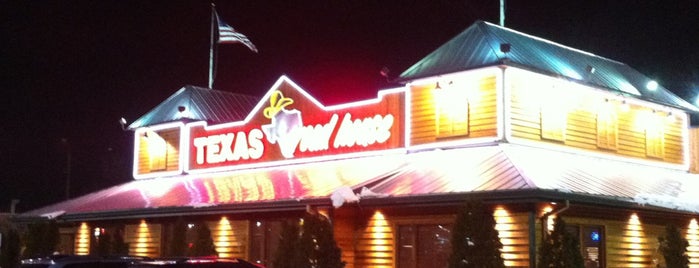 Texas Roadhouse is one of Lynnさんのお気に入りスポット.