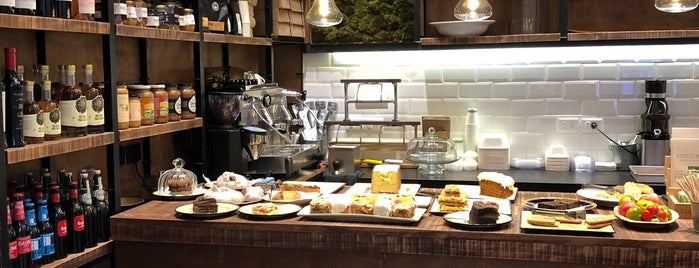 Escarmuza Librería y Café is one of J 님이 좋아한 장소.