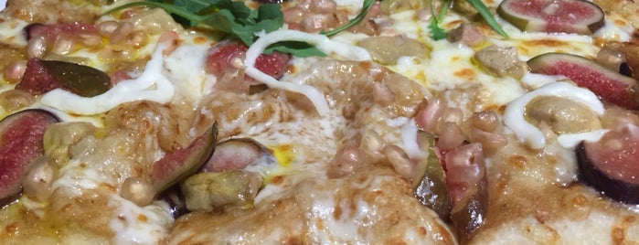 Kilómetros de Pizza is one of Jさんのお気に入りスポット.