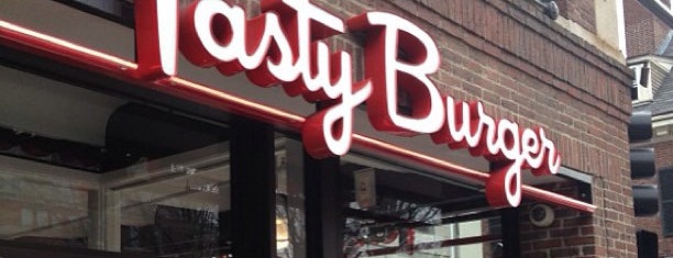 Tasty Burger is one of สถานที่ที่ Al ถูกใจ.