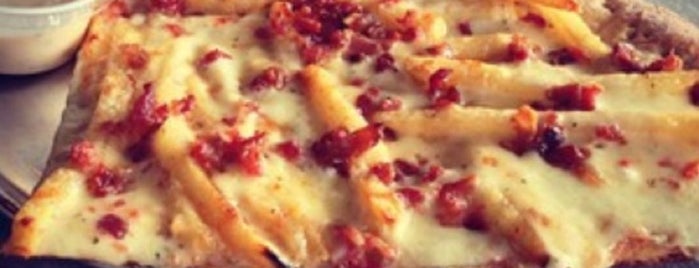 Lighthouse Pizza & Fries is one of Lugares favoritos de Ameshia.