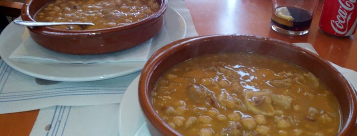 Cafeteria Tribuna is one of Lugares favoritos de Quincho.